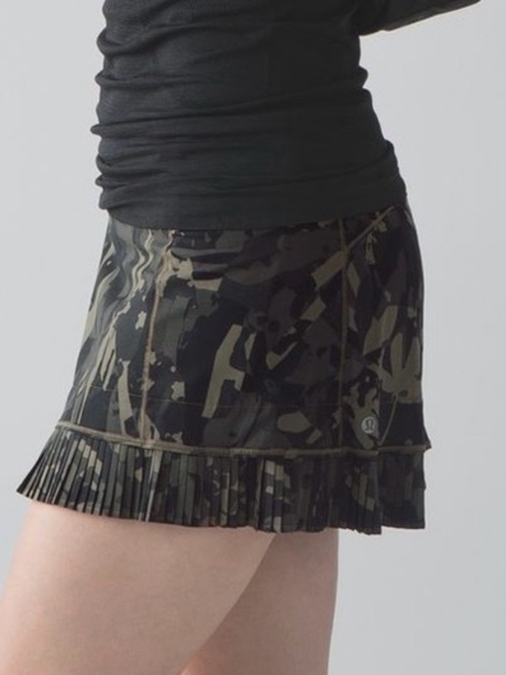 Lululemon City Sky Run By Skirt Black Camo Pleated  skirt Size 12
